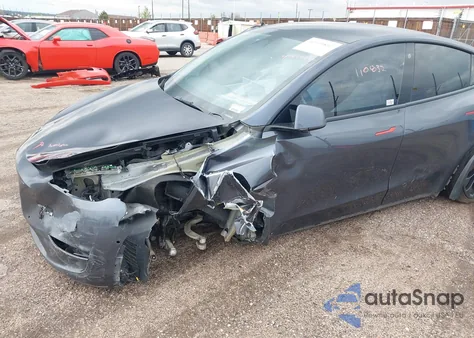 2022 Tesla Model Y Performance Dual Motor All-Wheel Drive z USA, uszkodzony, nr VIN 7SAYGDEF7NF405769